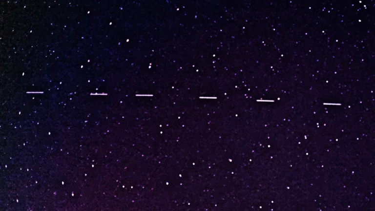 Зоряний щит: SpaceX нібито працює над засекреченим проєктом для уряду США