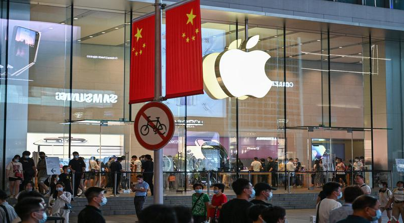 Поставки iPhone до Китаю впали на 33