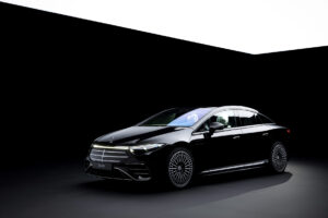 Mercedes-Benz EQS оновився на тлі падіння продажів