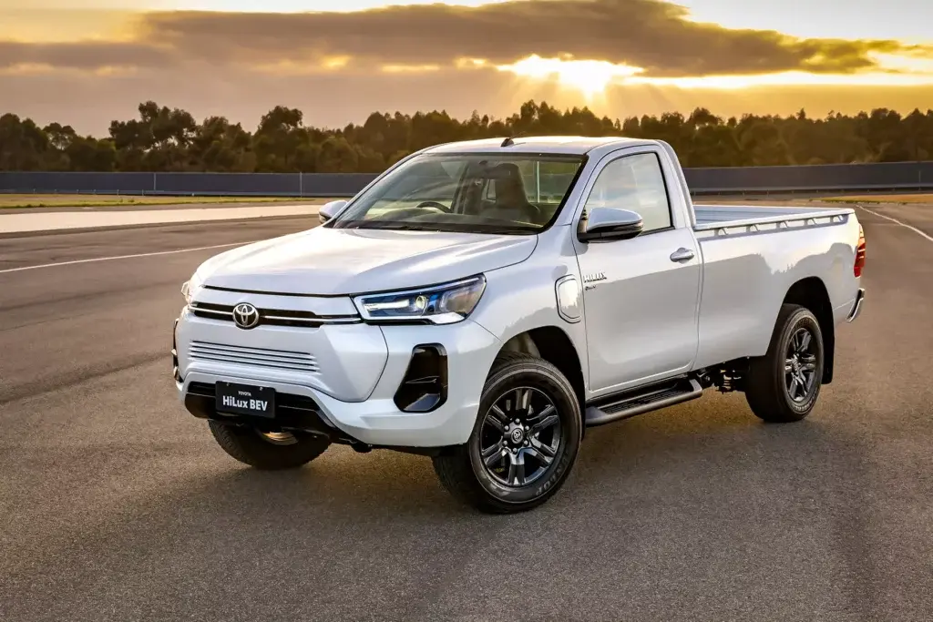 Стало відомо, коли Toyota переведе пікап Hilux на електрику