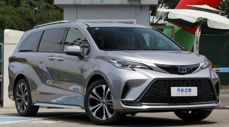 Toyota додала повний привід китайському мінівену Granvia