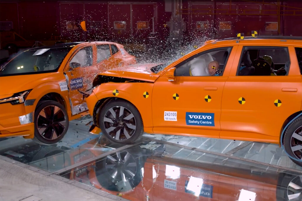 Компанія Volvo провела краш-тест електрокарів EX30 і EX90 (Відео)