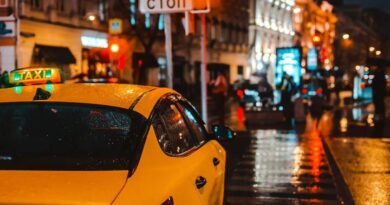 Заборона на керування таксі для українців може призвести до різкого подорожчання таксі в Польщі