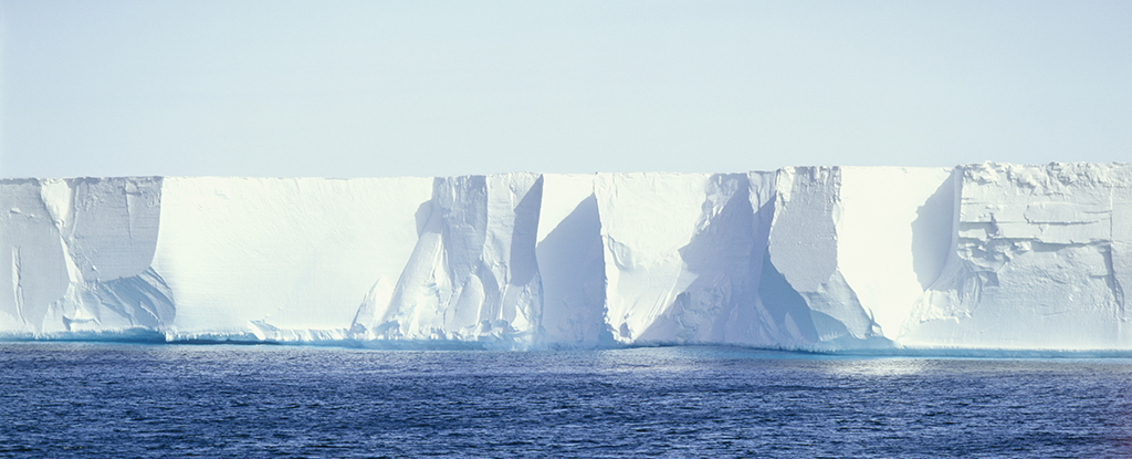 Антарктичний шельф розміром з Францію підстрибує один-два рази на день