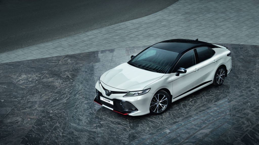 Огляд на Toyota Camry - автомобіль, що став символом надійності у всьому світі