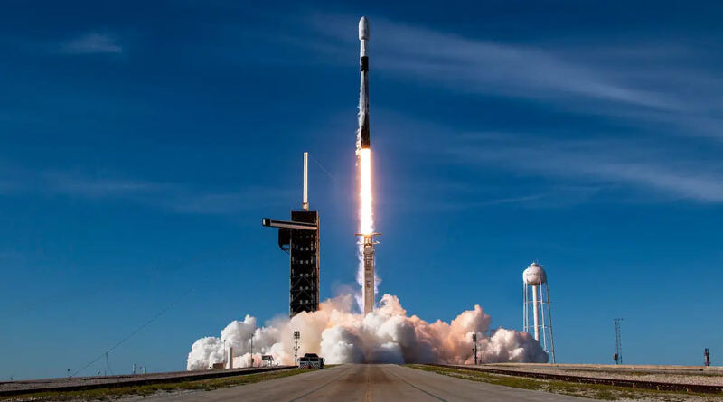 SpaceX запустила 2 ракети Falcon 9 менш ніж за чотири години – запустити третю завадила погода