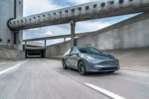 Tesla витратить сотні мільйонів доларів на нові експрес-зарядки