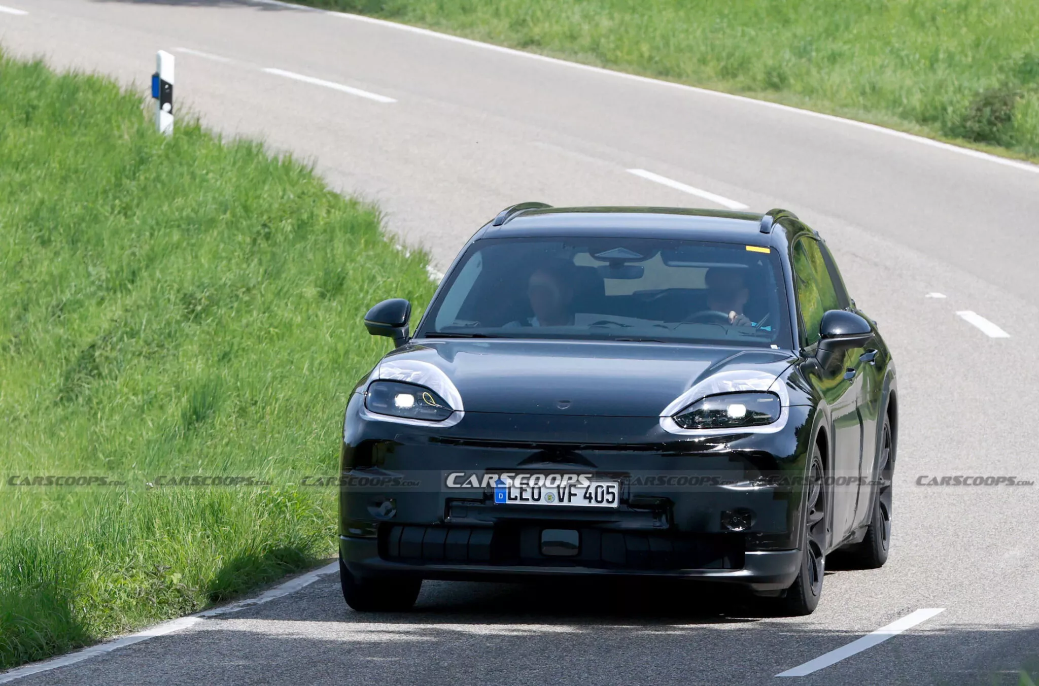 Знаменитий Porsche Cayenne переходить на електрику (Фото)