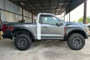 Подивіться на короткобазний Ford Raptor R з дворядною кабіною