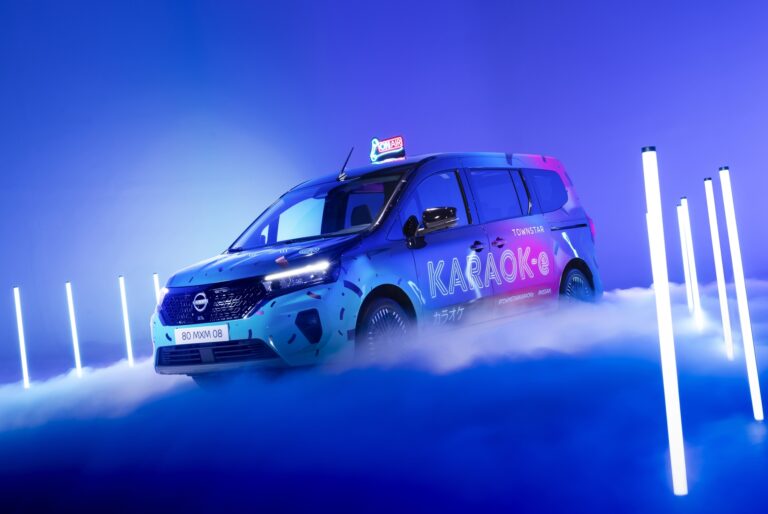 Компанія Nissan випустила різнокольорове караоке на базі мінівена Townstar Evalia