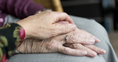 Жінка, якій 108 років, поділилася нетиповим секретом довголіття