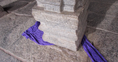 Вчені намагаються розгадати таємницю "висячого стовпа" храму Вірабхадри
