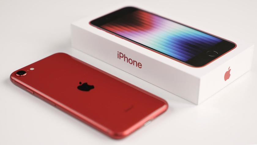 Apple випустить новий iPhone SE навесні 2025 року