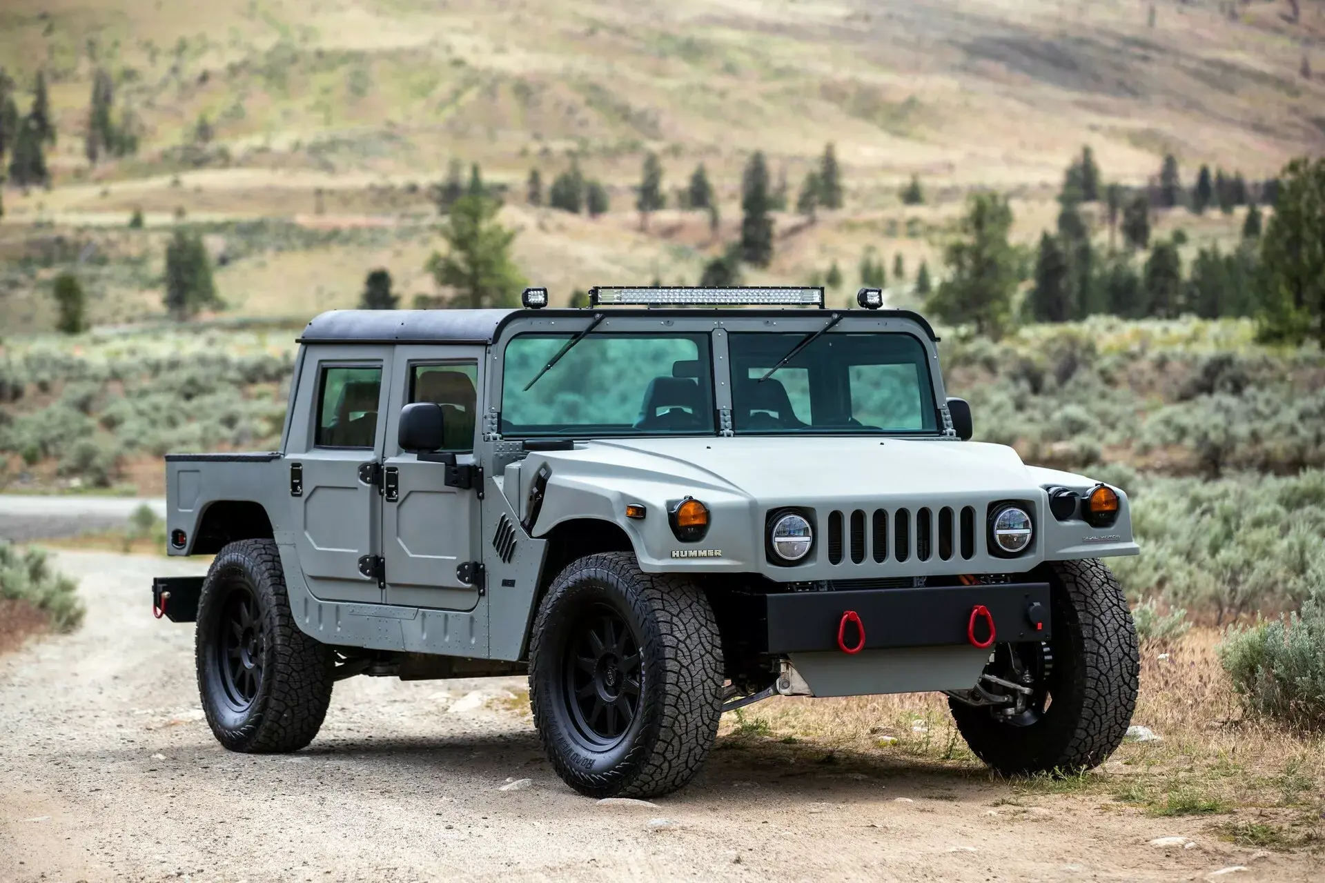 Позашляховик Hummer H1 перетворили на електрокар потужністю понад 1000 кінських сил