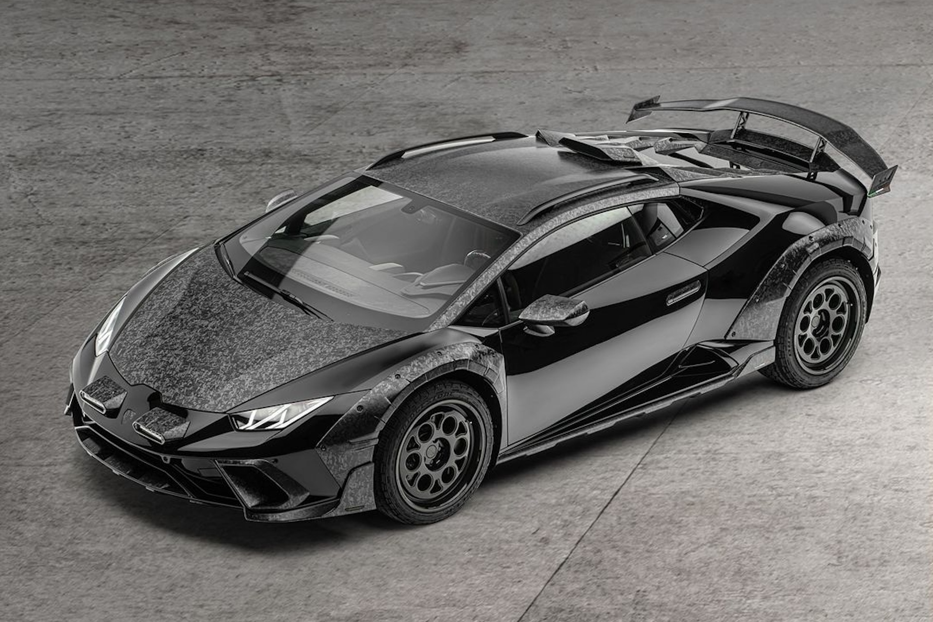 Компанія Mansory допрацювала позашляховий суперкар Lamborghini Huracan Sterrato