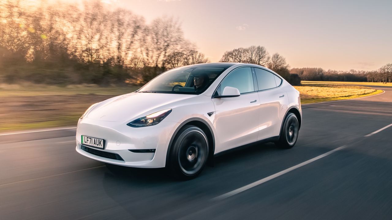 Tesla підвищує ціни на електромобілі у Європі