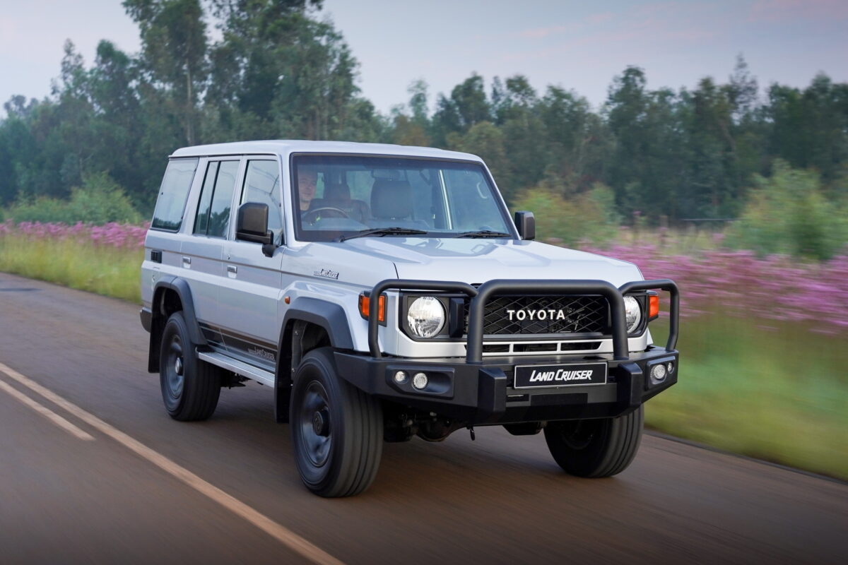 Toyota вернёт «механику» культовому вездеходу Land Cruiser 70