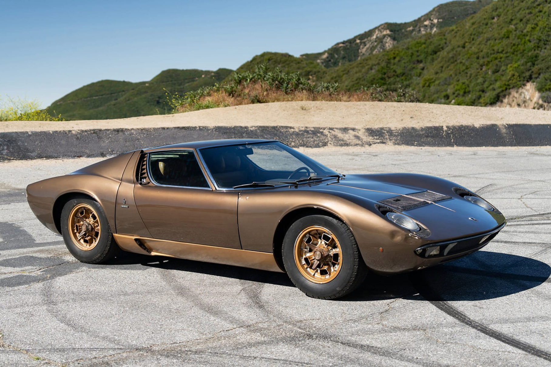 На продаж виставлять Lamborghini Miura, який з 80-х років виконував роль меблів