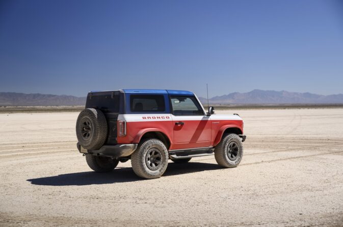 Компанія Ford випустила сучасну версію Baja Bronco з 1970-х