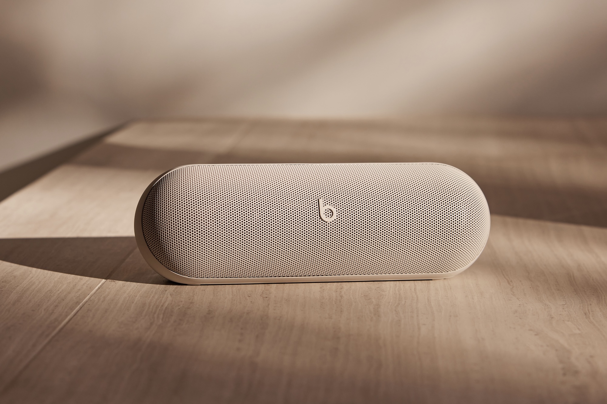 Apple разом із Кім Кардашян створять новий дизайн Beats Pill