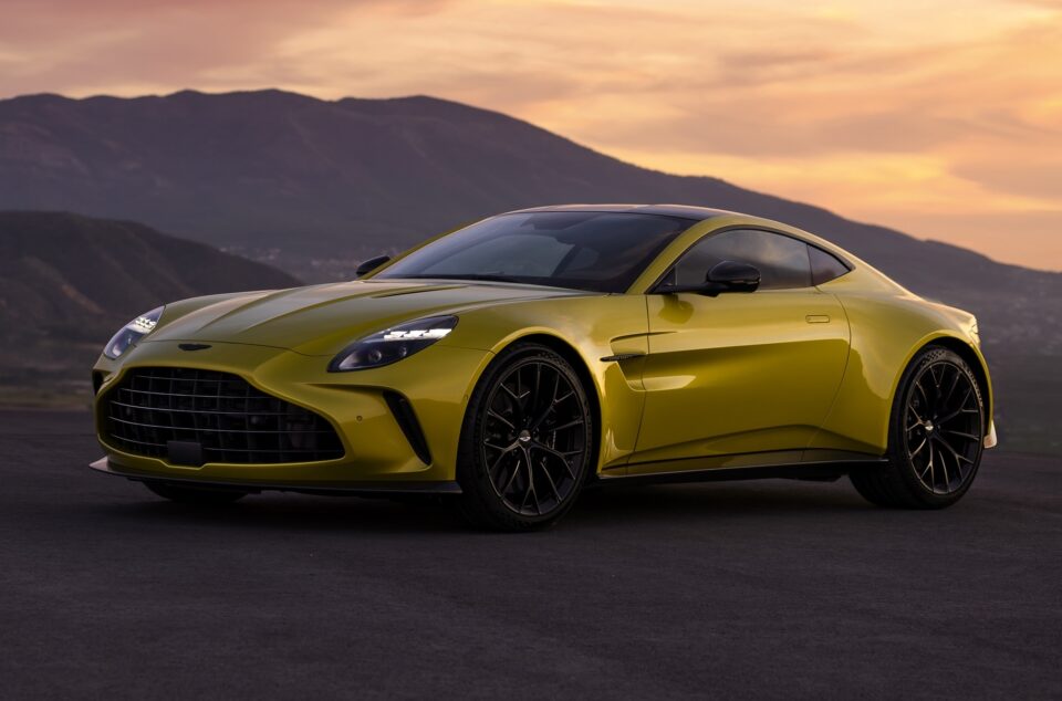 Aston Martin відкликає понад тисячу автомобілів. Вони можуть загорітися Martin отзывает больше тысячи автомобилей. Они могут загореться