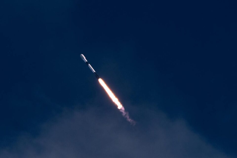 200-й запуск Starlink: Falcon 9 виводить на орбіту нову партію супутників!