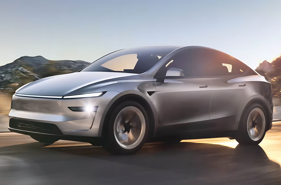 За оновленою Tesla Model Y вишикувалася черга