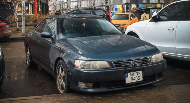 У Києві помітили рідкісну Toyota Mark II X90 90-х років