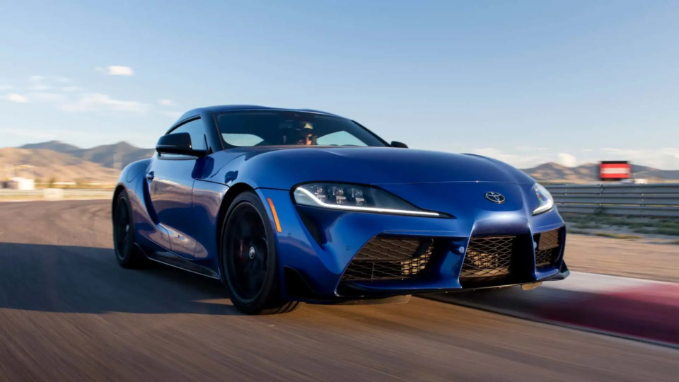 GR Supra з механічною коробкою: Нові рекорди продажів у 2024 році