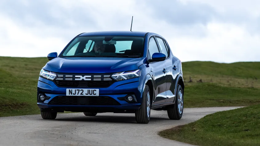 Dacia натякнула на появу гібридної версії Sandero