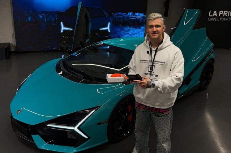 Українець став власником нового гіперкара Lamborghini Revuelto за 800 тисяч євро (Фото)