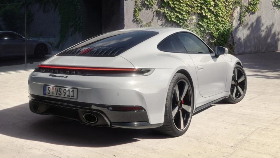 Оновлений Porsche 911 Carrera S 2025 року: потужність і спортивні характеристики на новому рівні