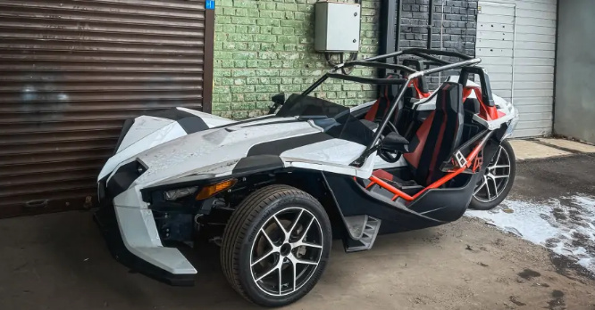 Триколісний спорткар Polaris Slingshot 2016 року з'явився в Києві