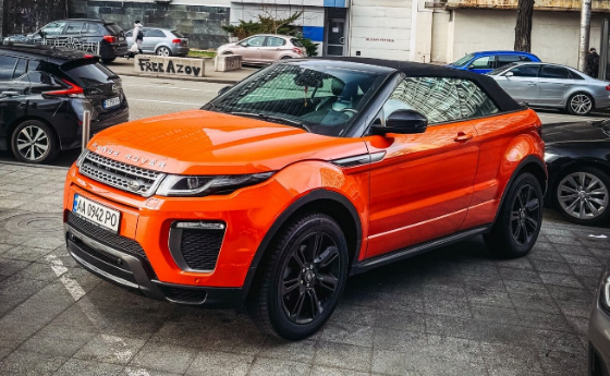 У Києві з’явився рідкісний кабріолет Range Rover Evoque 2016 року