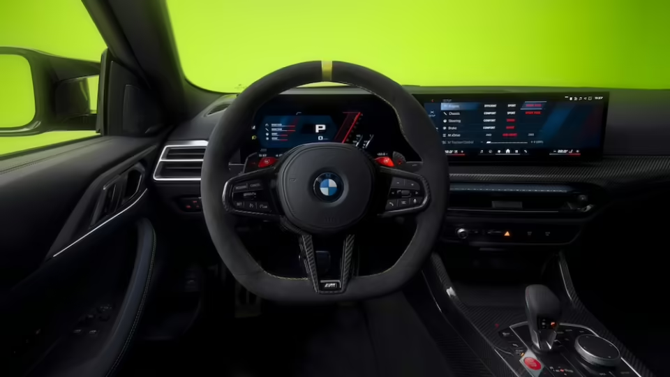 BMW випустила лімітовану M4 CS Edition VR46 до 46-річчя Валентино Россі