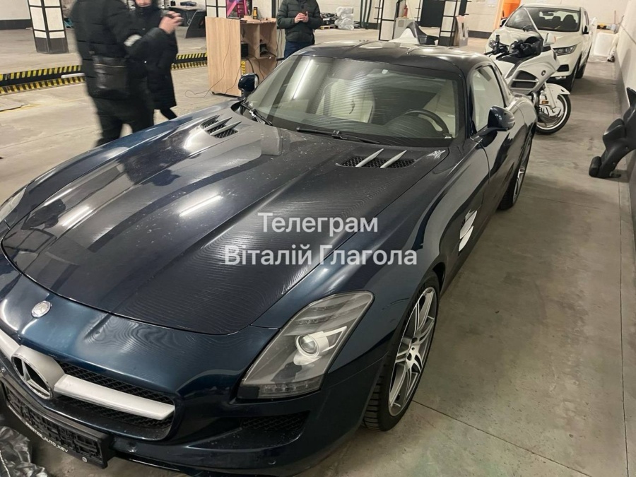 Поліція затримала Mercedes SLS AMG із російською реєстрацією на кордоні