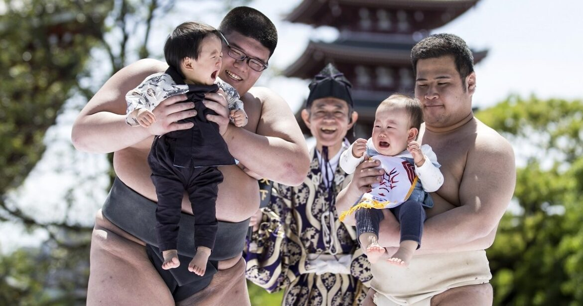 400-річна традиція: в Японії пройшов фестиваль немовлят, які плачуть