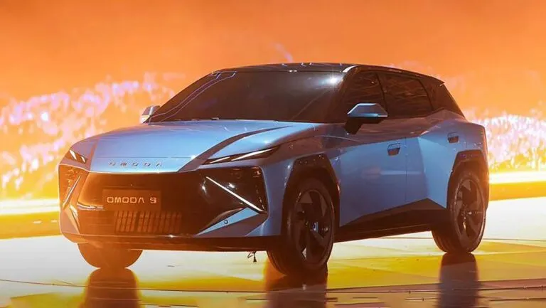Новий електричний Omoda 3 офіційно представили в Китаї