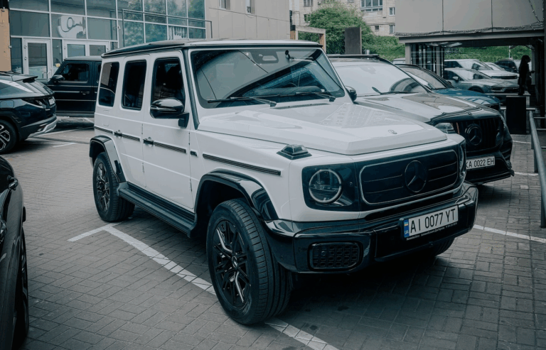 У Києві засвітився унікальний електричний Гелендваген (Фото)