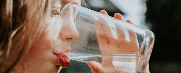 Мікропластик у питній воді: як мільйони людей щодня наражаються на невидиму небезпеку