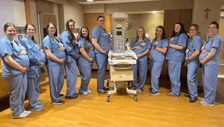 В одній з американських клінік майже одночасно завагітніло 14 медсестер: як це сталось