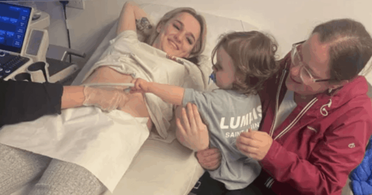 Матір під час УЗД побачила, що в утробі робить її дитина, і розсміялась (Фото)