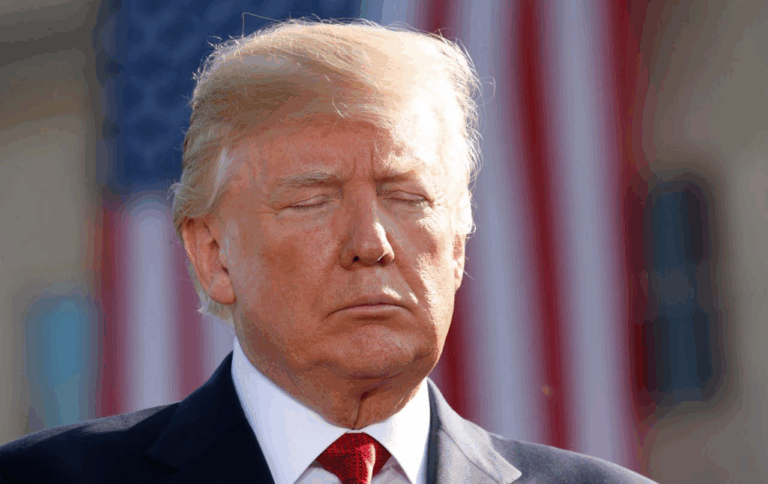 Трамп, який критикував Байдена за конфузи на публіці, загубився у Капітолії (Відео)