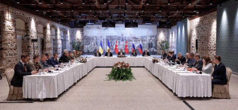 "У росіян є зайва хромосома". На Заході висміяли делегацію РФ у Стамбулі