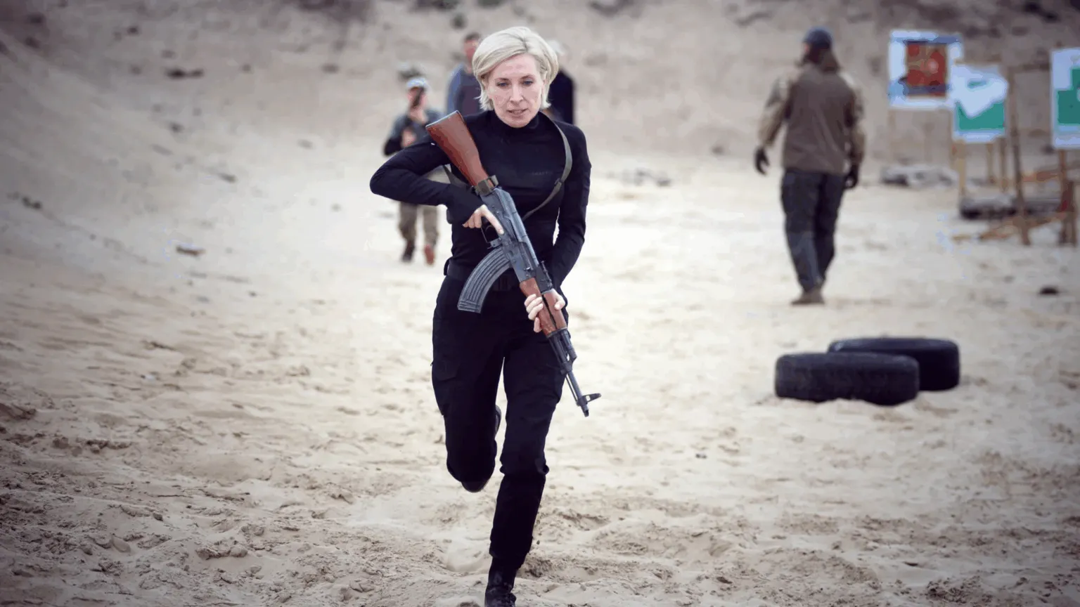 Верещук з автоматом стала зіркою мережі: українці роблять меми та жартують