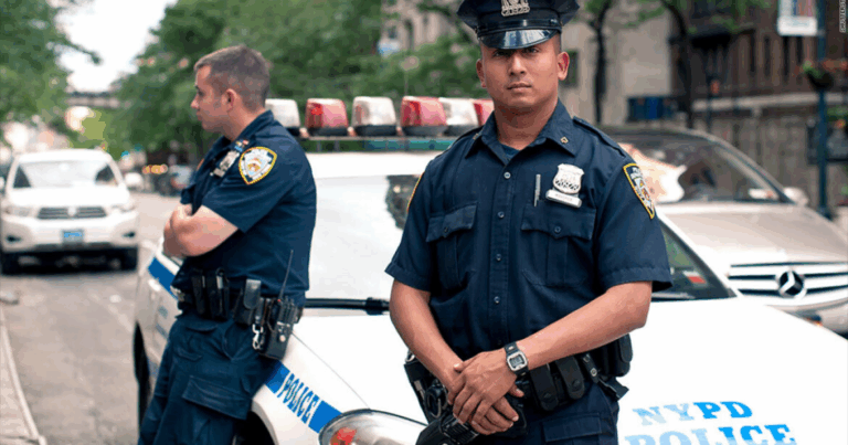 Дівчина викликала поліцію, щоб утекти з першого побачення, і потрапила до в’язниці (Фото)