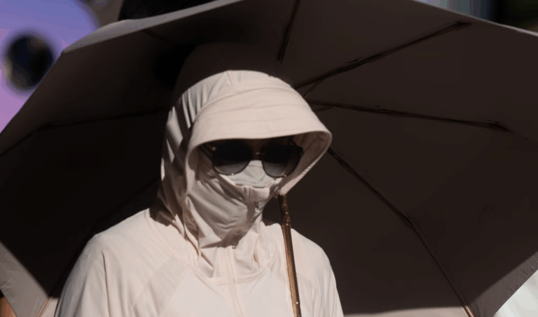 В Китаї жінка зламала кістку, перевертаючись у ліжку, бо роками уникала сонця