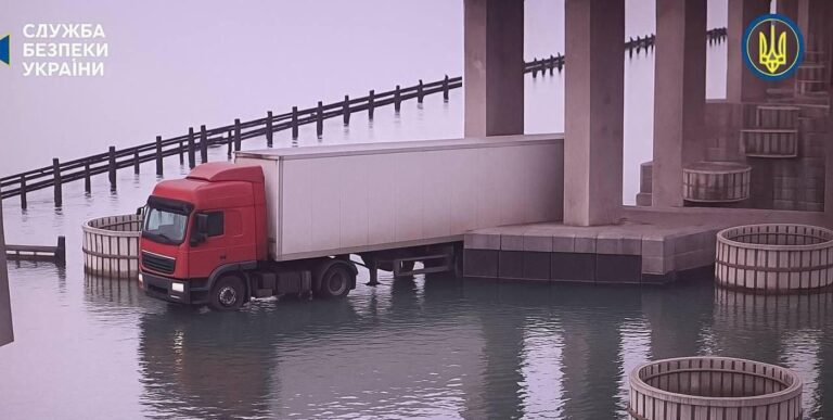 Підрив Кримського мосту СБУ — соцмережі вибухнули мемами