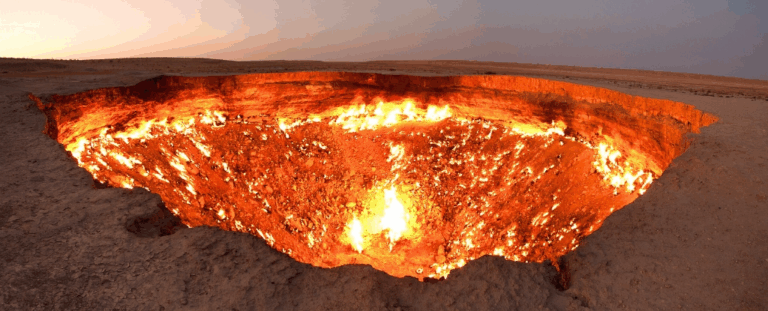 «Ворота до пекла» в Туркменістані нарешті згасають: пожежу, що тривала пів століття, вдалося значно зменшити