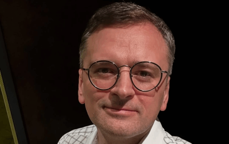 "Ситуація, знайома багатьом": як песик Кулеби йому читати заважав (Відео)